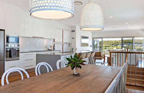 Fingal Bay House | Coast Fingal Bay - 16 Pacific Drive Fingal Bay - Beach views, Air Con, Wi-Fi, Hot Tub