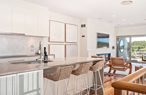 Fingal Bay House | Coast Fingal Bay - 16 Pacific Drive Fingal Bay - Beach views, Air Con, Wi-Fi, Hot Tub