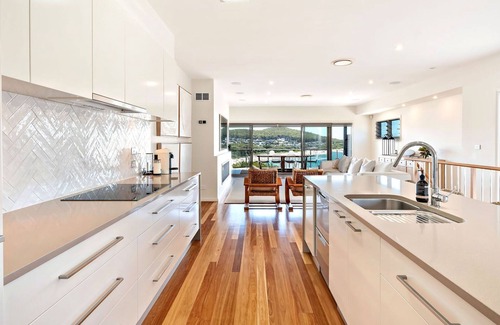 Fingal Bay House | Coast Fingal Bay - 16 Pacific Drive Fingal Bay - Beach views, Air Con, Wi-Fi, Hot Tub