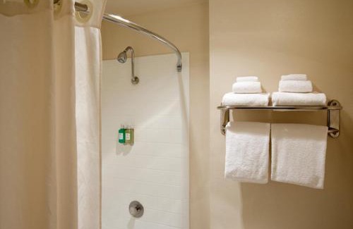 Anchorage Hotel | Coast Inn at Lake Hood