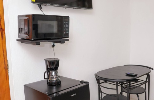 Gordon Town House | Coastal Comfort in St. Andrew – 3-Bedroom Apartment by the Sea