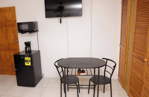 Gordon Town House | Coastal Comfort in St. Andrew – 3-Bedroom Apartment by the Sea