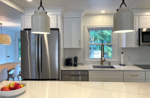 Rye House | Coastal Comfort in Rye: 1 Mile to Beach & 8 Minutes to Downtown Portsmouth