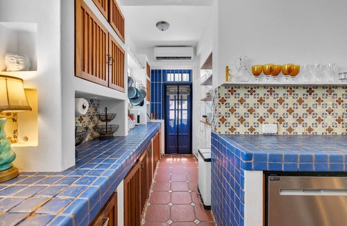 Parque Ski Chalet | Coastal Comfort: Spanish Villa Steps from the Sand