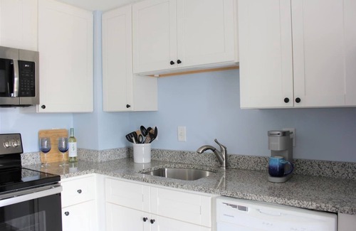 Wells Beach Condo | Coastal Condo with Pool at Wells Beach