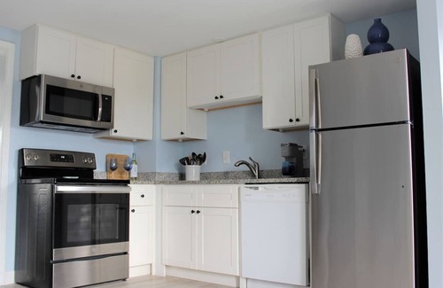 Wells Beach Condo | Coastal Condo with Pool at Wells Beach