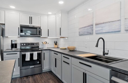 Newbury House | Coastal Modern Beachfront Chalet, sleeps 10+