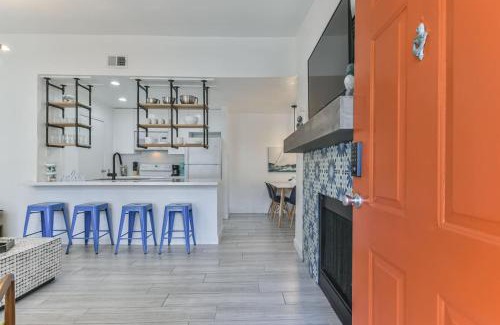 Galveston House | Coastal Paradise Condo with 2 Bedrooms and Pool