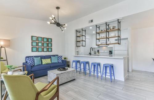 Galveston House | Coastal Paradise Condo with 2 Bedrooms and Pool