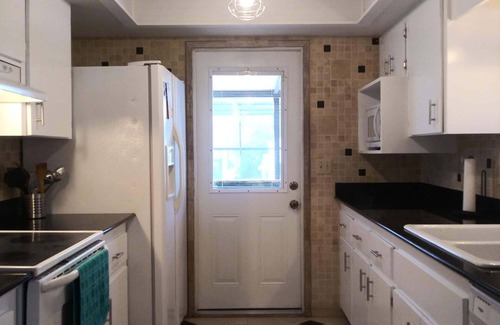 Memphis House | Coastal Paradise w/heated pool, private, clean and comfy, centrally located