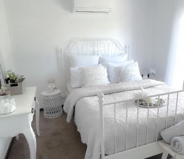 Clifton Springs House | Coastal Springs - PET FRIENDLY & 200m To Beach!