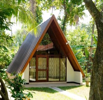 Andiambalama House | Coco Breeze Cabanas - free Airport pick up or drop off