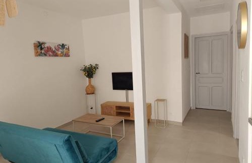 Salses-le-Chateau Apartment | Cocon lumineux avec cour privée