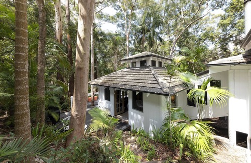 Smiths Lake House | Coconuts is a tropical beach shack, 150mtrs to the crystal shores of Smiths lake