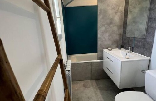 Saint-Bonnet-de-Chavagne House | Cocoon' House