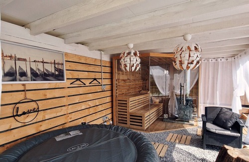 Les Ternes House | Coeur Nature Private estate with view, wood-fired sauna and Jacuzzi.