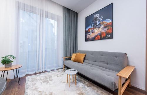 Old Town Apartment | cohost I New Bastėja Life Apartments w-Garage Prkg & Self Check-in