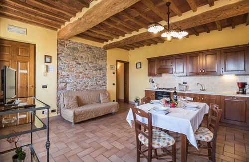 Cascine-La Croce Apartment | Colomba, apartment with pool, A/C, WiFi. Lucca