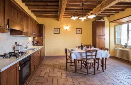 Cascine-La Croce Apartment | Colomba, apartment with pool, A/C, WiFi. Lucca