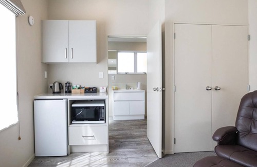 Tauranga South Hotel | Colonial Court Motor Inn