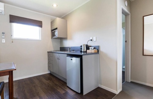 Tauranga South Hotel | Colonial Court Motor Inn