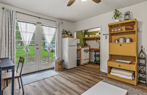 Sherwood - Tualatin North Apartment | Colorful and Fun Getaway for Four - Unique Northwest Vacation Rentals