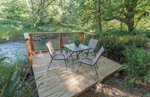 Sherwood - Tualatin North Apartment | Colorful and Fun Getaway for Four - Unique Northwest Vacation Rentals