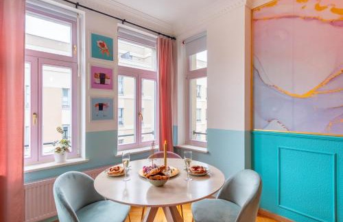 Stotteritz Apartment | colorful, working place, Netflix, sight seeing