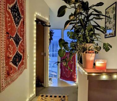 The Docks House | Colourful en-suite room in a penthouse on the docks!