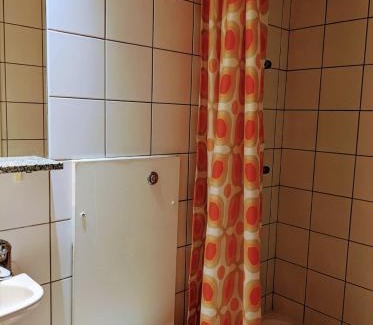 The Docks House | Colourful en-suite room in a penthouse on the docks!