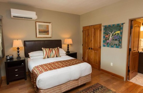 Hood River Hotel | Columbia Cliff Villas