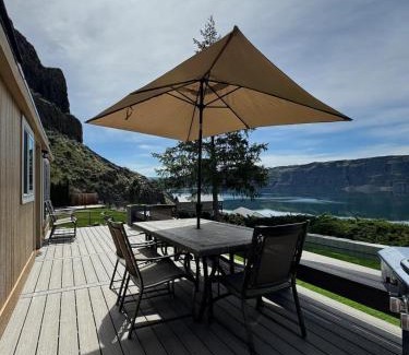 Sunland Estates House | Columbia River Gorge Cabin with Gorgeous View!