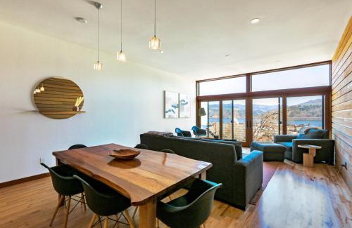 Hood River Apartment | Columbia River Gorge View FOUR Condo