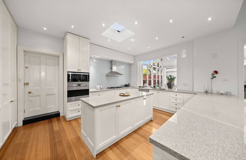 Kew House | COMAQUES one of Melbourne's most beautifully Building