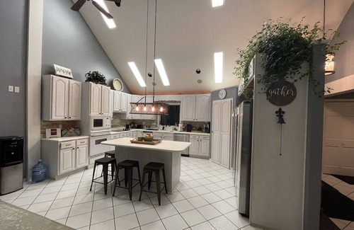 Ingalls House | Come and relax at the Lake House!