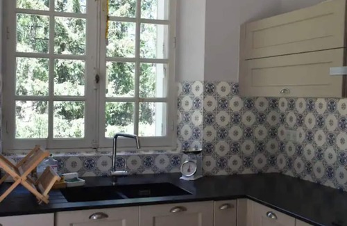 Peyre-en-Aubrac House | Come and relax in the peace and quiet of the countryside, overlooking the lake.