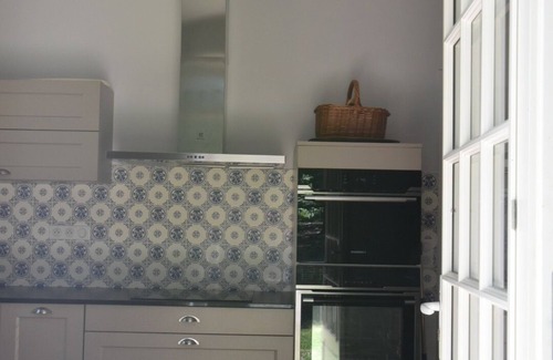 Peyre-en-Aubrac House | Come and relax in the peace and quiet of the countryside, overlooking the lake.