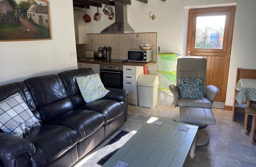Crynant Cottage | Come and stay in The Old Mill Cottage at Little Walterstone Farm, Gower