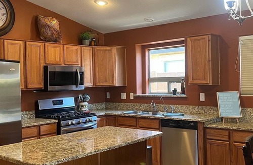 San Tan Valley House | Come From Away Vacay in our 3 Bd + den + spa + heated pool in Johnson Ranch