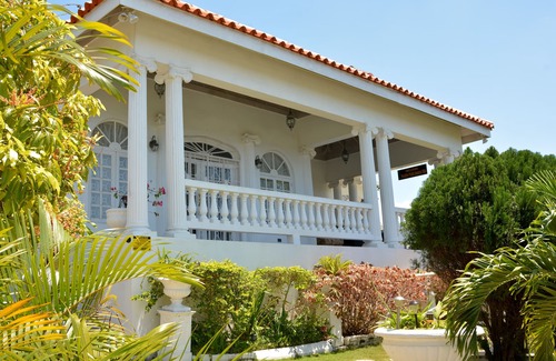 Paradise Acres Villa | Come relax and unwind and enjoy a piece of Paradise in montego Bay Jamaica