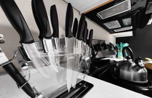 Western Apartment | Come relax in Hot Tub- 2 bd-2 bth apt escape