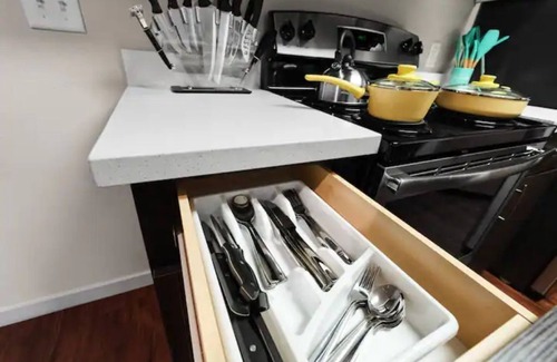 Western Apartment | Come relax in Hot Tub- 2 bd-2 bth apt escape