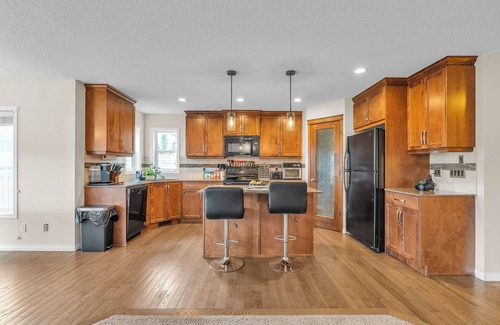 Southeast Calgary House | Come stay at a quiet room in a safe area in the south of Calgary. Must love dogs