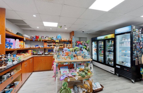 Crystal Harbour Apartment | Comes with Free Breakfast! Pet-friendly Property, Outdoor Pool, Free Parking