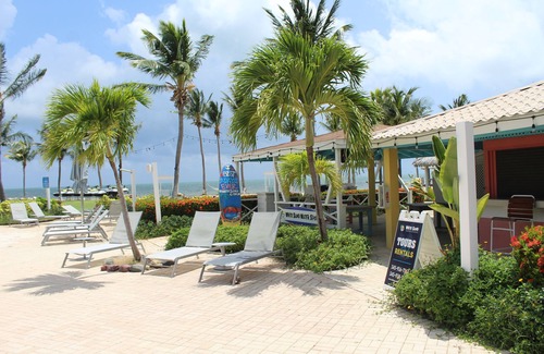 Crystal Harbour Apartment | Comes with Free Breakfast! Pet-friendly Property, Outdoor Pool, Free Parking