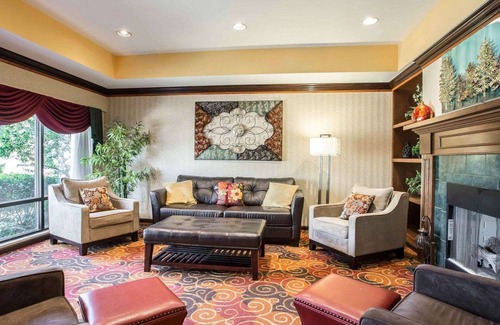 Valley Falls Hotel | Comfort Inn & Suites Spartanburg North