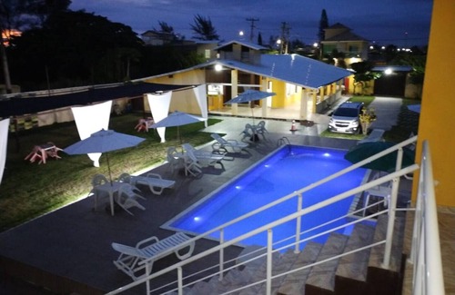 Barra Nova Villa | Comfortable suite with queen-size bed, air conditioning, minibar and smart TV