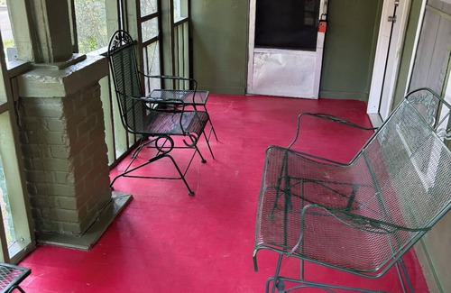 Ruston Apartment | Comfortable 2BR Retreat in Ruston Perfect for Game Days”