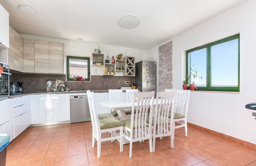 Rudine Apartment | Comfortable and spacious apartment with terrace and sea view Kaštel Novi, Kaštela (A-22569-a)