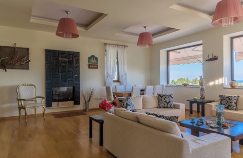 Makri Villa | COMFORTABLE AND SUNNY VILLA WITH A WONDERFUL VIEW.